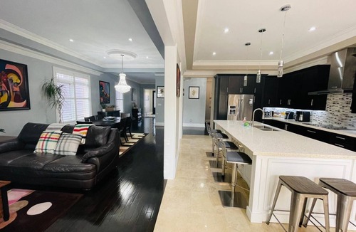 Richmond Hill House | 4 Bedroom Spacious Enclave near Lake Wilcox
