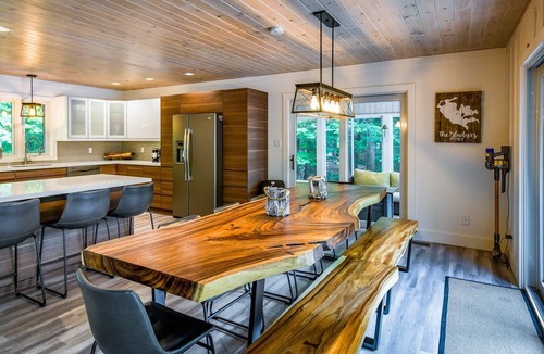 Seguin Cottage | 4 bedrooms and 3 bathrooms on Clear Lake!