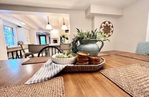 Tully House | 4 BR/2.5 BA Lake House | Pets OK | Fire Pit | Dock