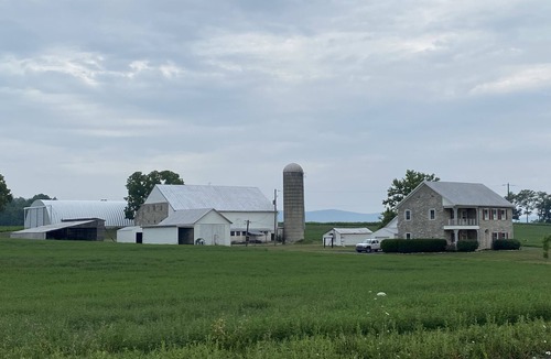 Newville House | 4 BR Barndominium by the mountains 15 min from Carlisle