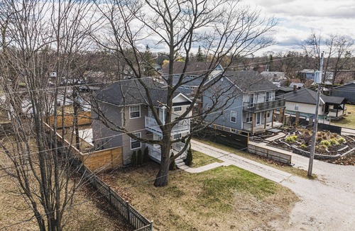 Wasaga Beach Cottage | 4 BR Beach Cottage: Hot Tub- Firepit-Table tennis