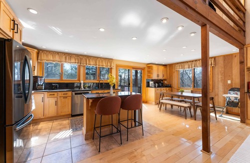 Tunkhannock Township House | 4 Br Mtn Cabin! Sauna~Hot Tub~Fire Pit~Putt Putt