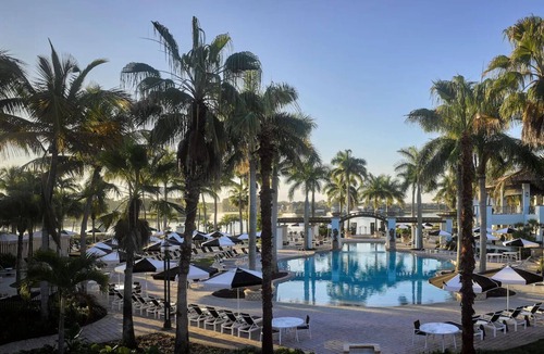 Hunt Club Hotel | 4 Chic Rooms Near Championship Golf Courses - Relaxing Escape