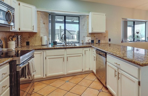 Lake Havasu City House | 4 Mi to Lake Havasu State Park: Home w/Mtn Views!