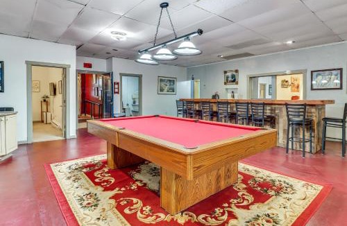 Summit Hill Apartment | 4 Mi to Mauch Chunk Lake: Spacious Apt w/Bar!