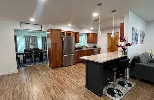 Harbor Heights House | 4 min walk to beach!n