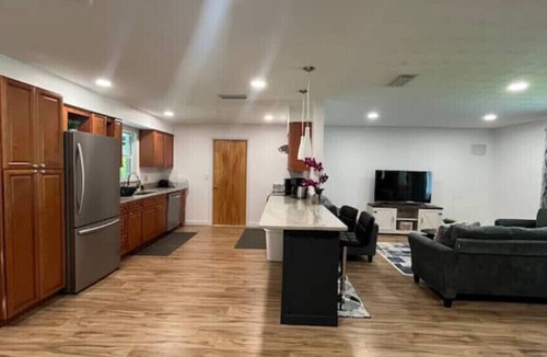 Harbor Heights House | 4 min walk to beach!n