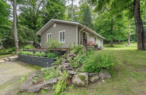 Huntsville House | 4 Season Cottage at Lake Vernon - Perfect for families!