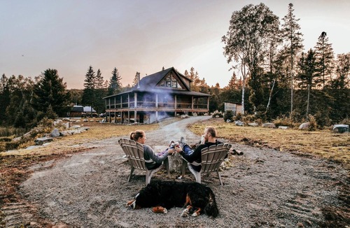 Unorganized North East Parry Sound Cottage | 4 Season Nature Retreat - Winter Playtime