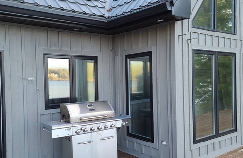 Severn Cottage | 4 Seasons Comfort at Tea Lake