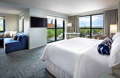 Bay Lake Hotel | 4-Star Hotel ∙ Walt Disney World Swan Resort