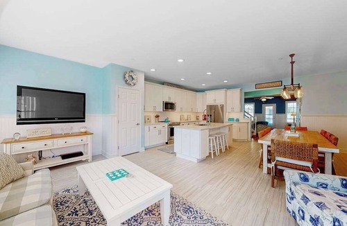 Sunset Island Condo | 4-story townhome with resort pools, beaches, water access, & great location