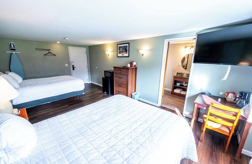 Shawnee On Delaware Hotel | 4 Units | Relaxing Mountain Retreat | Enjoy Scenic Views from a Charming Haven