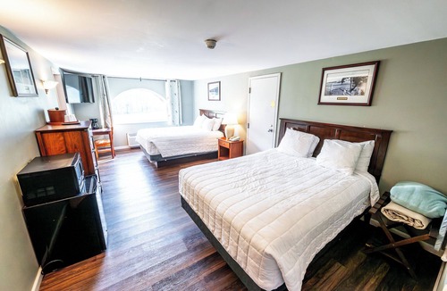 Shawnee On Delaware Hotel | 4 Units | Relaxing Mountain Retreat | Enjoy Scenic Views from a Charming Haven