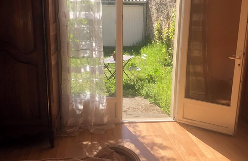 Thiais House | 40 m2 house with small garden 20 minutes from the center of Paris door to door