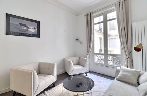 Champs-Elysees Apartment | 42 m² Apartment ∙ 1 bedroom ∙ 2 guests