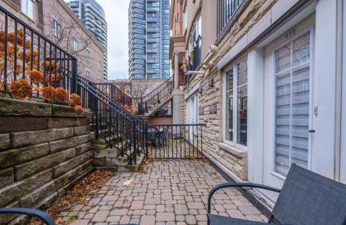 King West Village Apartment | 46 m² Serviced apartment ∙ 4 guests
