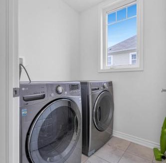 Doon South House | 4BR 2 king 3 Queen 6 beds in total 3 GBPS Wi-Fi