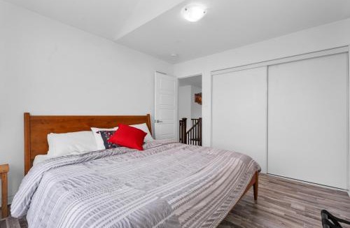 Doon South House | 4BR 2 king 3 Queen 6 beds in total 3 GBPS Wi-Fi