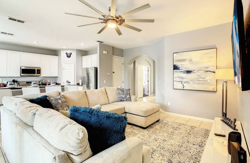 Trafalgar Village House | 4BR Family Home Pvt Pool BBQ