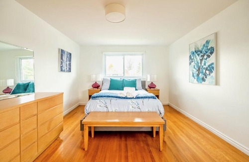Hamilton House | 4BR Family Home - Spacious Backyard with Playground