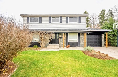 Hamilton House | 4BR Family Home - Spacious Backyard with Playground