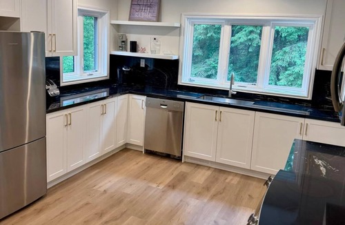 King City Cottage | 4BR Luxury cottage on 5 acres in King City W/hot tub, sauna, fire pit &pond.