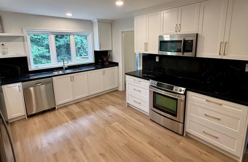 King City Cottage | 4BR Luxury cottage on 5 acres in King City W/hot tub, sauna, fire pit &pond.