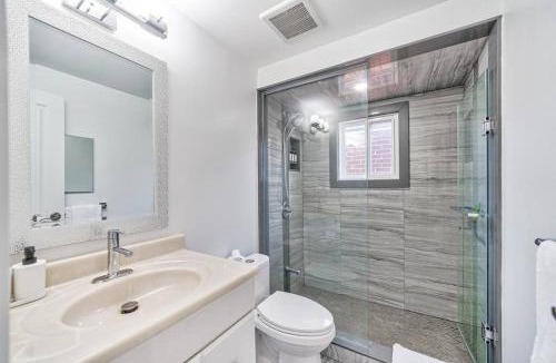 Agincourt North Apartment | 4BR Scarborough Gem, Freshly Renovated, 7 Car Parking