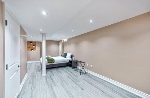 Agincourt North Apartment | 4BR Scarborough Gem, Freshly Renovated, 7 Car Parking