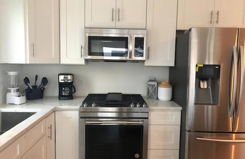 Harvey Cedars House | 4th from the OCEAN! SLEEPS 10!
