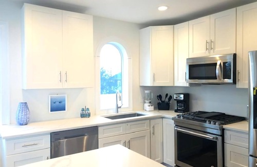 Harvey Cedars House | 4th from the OCEAN! SLEEPS 10!