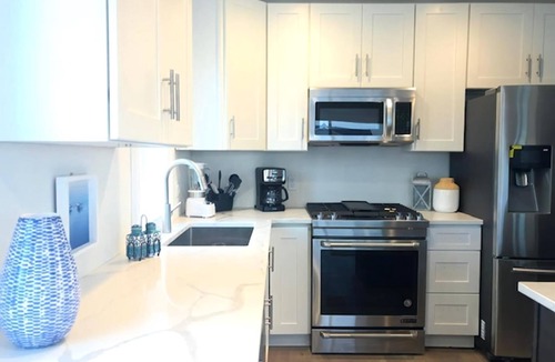 Harvey Cedars House | 4th from the OCEAN! SLEEPS 10!