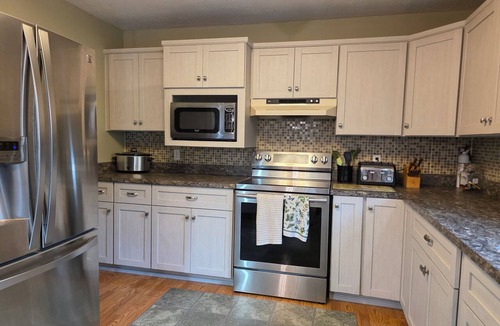 Calvin House | 5-bedroom Mountain Home with AC & Hot Tub on 80 acres close to Raystown Resort.