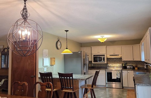 Calvin House | 5-bedroom Mountain Home with AC & Hot Tub on 80 acres close to Raystown Resort.