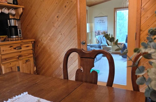 Calvin House | 5-bedroom Mountain Home with AC & Hot Tub on 80 acres close to Raystown Resort.
