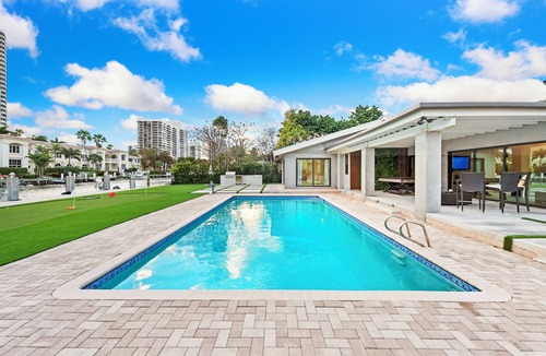 Hallandale Beach Villa | 5-bedroom Water Front Villa In Hallandale Beach With Yacht Pick Up In Backyard