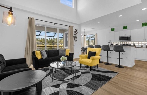 Sunset Lakes House | 5 Bedrooms/3.5 Bathrooms/Sunset Lakes (2943 SV)