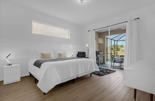 Sunset Lakes House | 5 Bedrooms / 3.5 Bathrooms / Sunset Lakes (2943 SV)