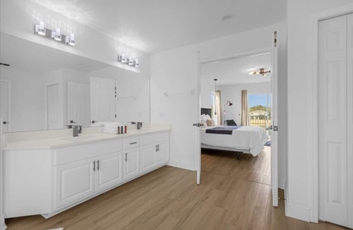 Sunset Lakes House | 5 Bedrooms / 3.5 Bathrooms / Sunset Lakes (2943 SV)