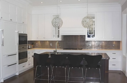 Etobicoke House | 5 BR Large Family Home. Big yard, POOL!
