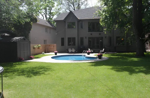 Etobicoke House | 5 BR Large Family Home. Big yard, POOL!