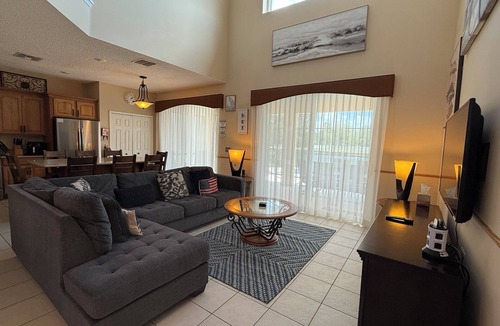 Seasons Villa | 5* comfort, close to the parks & superb lake view NEW - Harry Potter room!