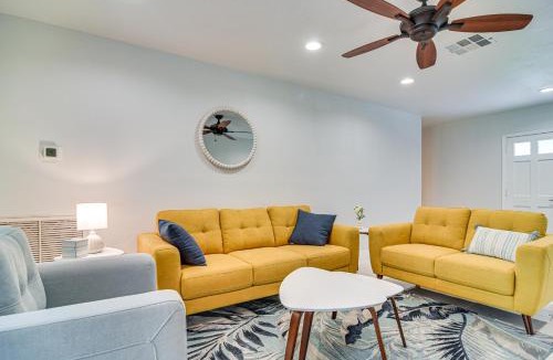 Bay Crest Park House | 5 Mi to Beach Tampa Retreat with Furnished Lanai!