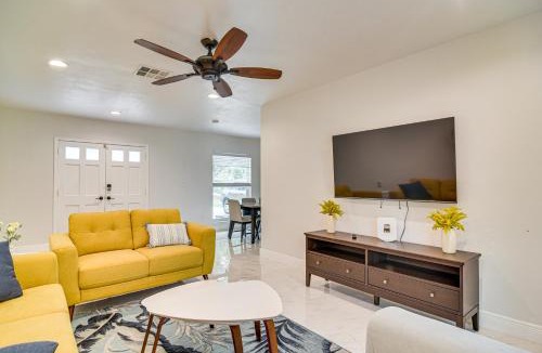 Bay Crest Park House | 5 Mi to Beach Tampa Retreat with Furnished Lanai!