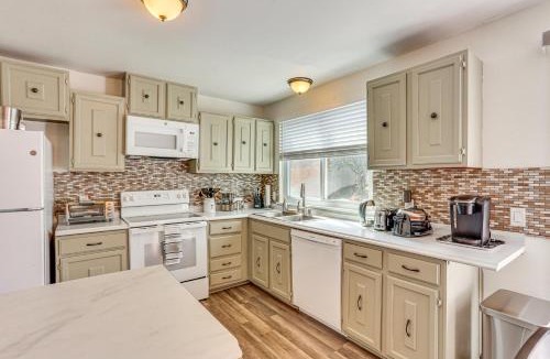 Harrisburg House | 5 Mi to Downtown Harrisburg - Family Home!