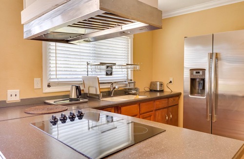 Fruitland Park Apartment | 5 Mi to Lake Sumter Landing: Bright Home w/Patio