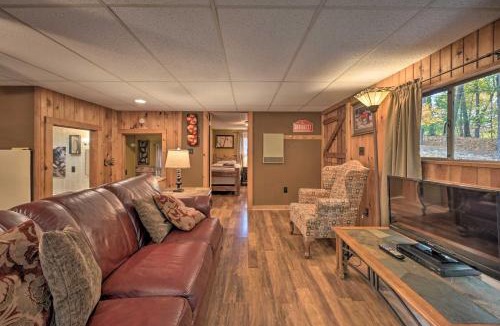 Huntingdon House | 5 Mi to Raystown Lake Launch: ‘Lucas McCain Cabin’