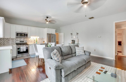 South River Apartment | 5 Mi to Rutgers University: New Jersey Guest Suite