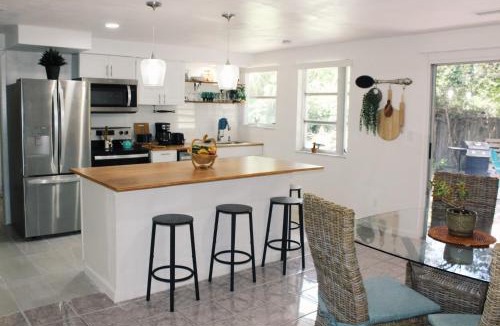 Spring Hill House | 5 min from Weeki Wachee park- Fully Fenced 3 Bedroom House